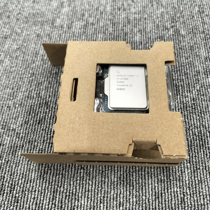 INTEL [16 cœurs, 24 threads] INTEL i7-13700K Core i7-13700K