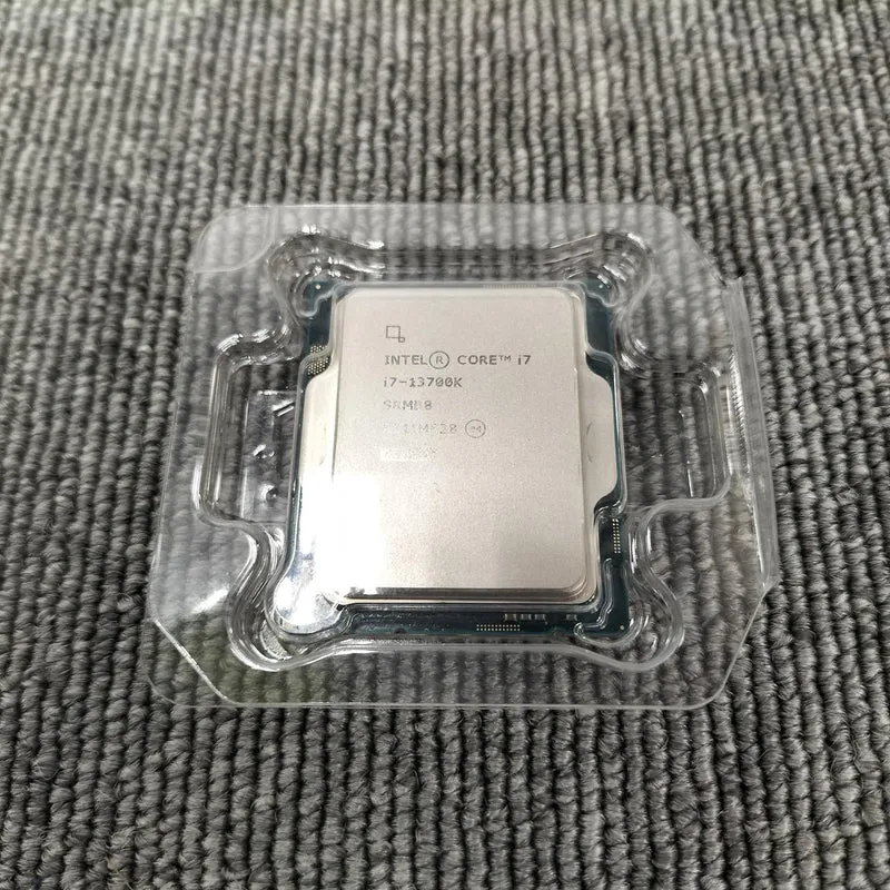 INTEL [16 cœurs, 24 threads] INTEL i7-13700K Core i7-13700K