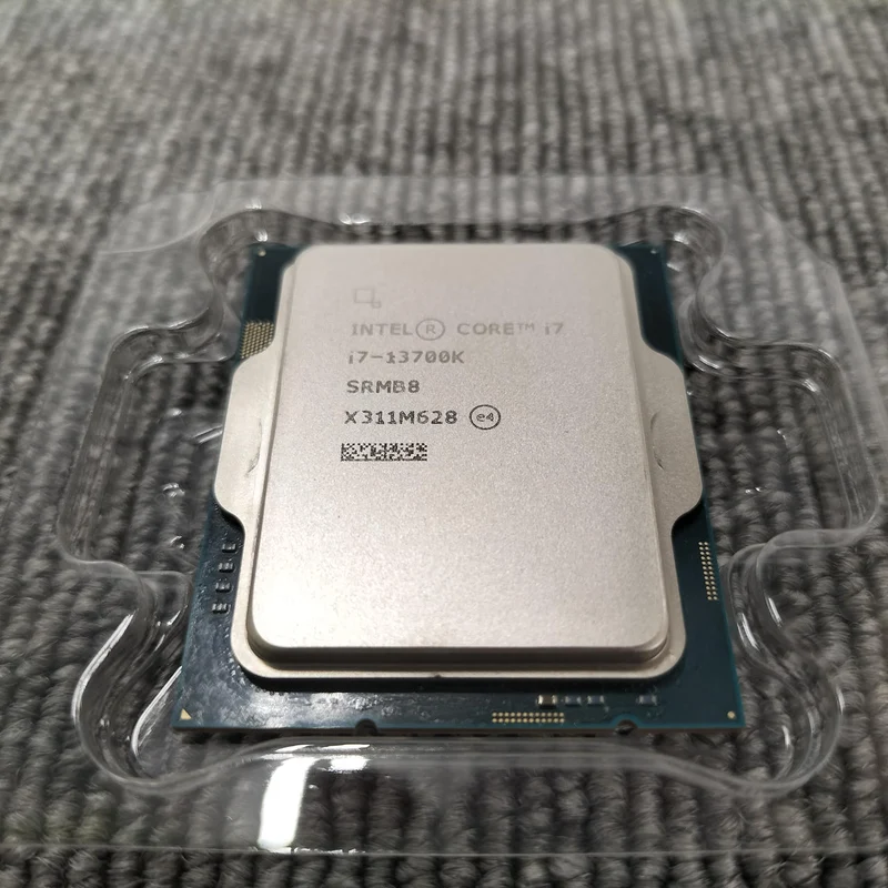 INTEL [16 cœurs, 24 threads] INTEL i7-13700K Core i7-13700K