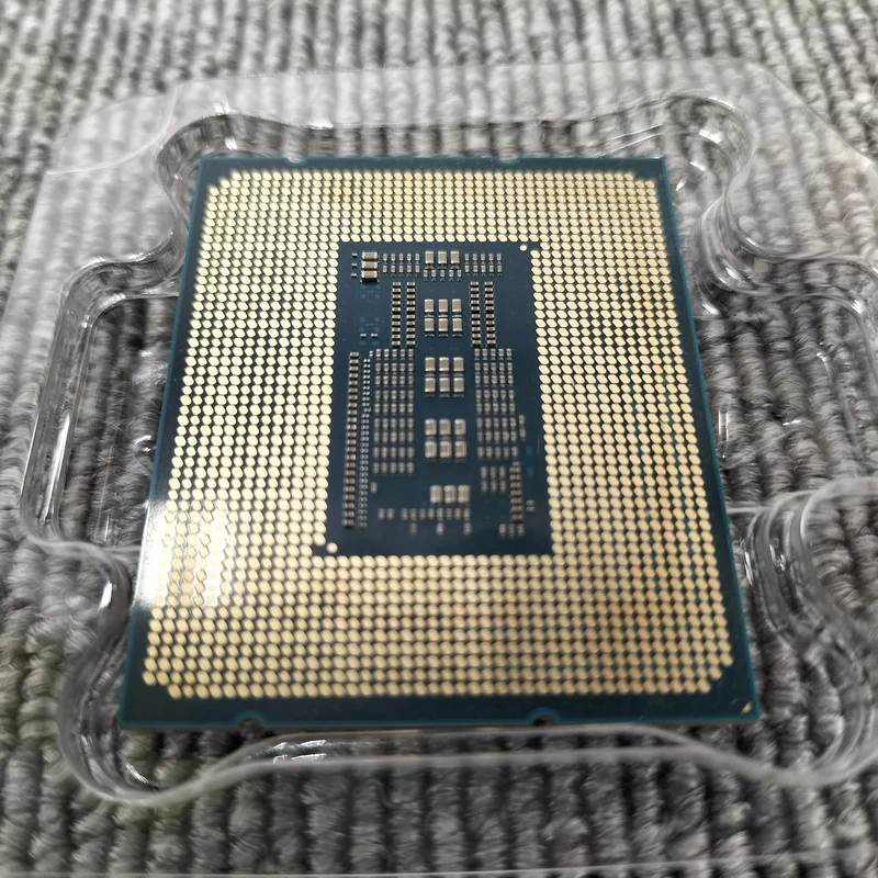 INTEL [16 cœurs, 24 threads] INTEL i7-13700K Core i7-13700K