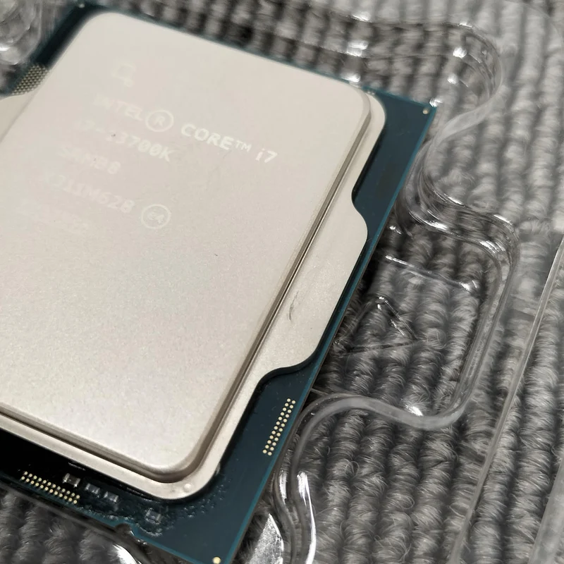 INTEL [16 cœurs, 24 threads] INTEL i7-13700K Core i7-13700K