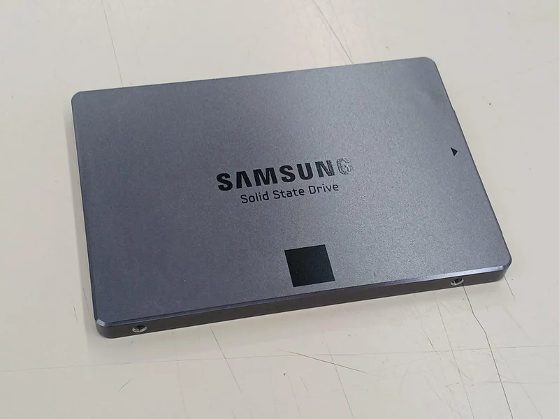 SSD SAMSUNG 1 To MZ-7TE1T0B/IT