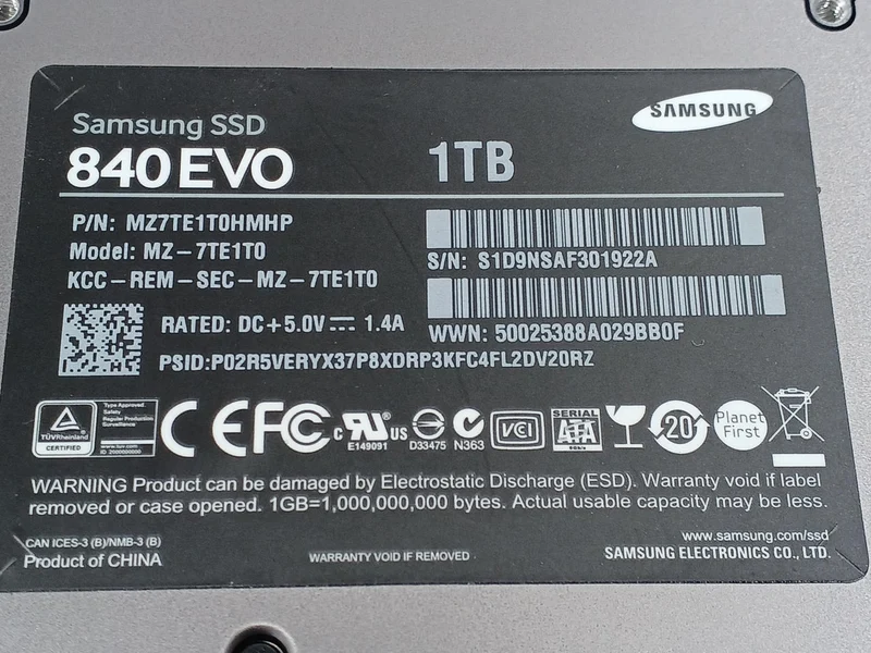 SSD SAMSUNG 1 To MZ-7TE1T0B/IT