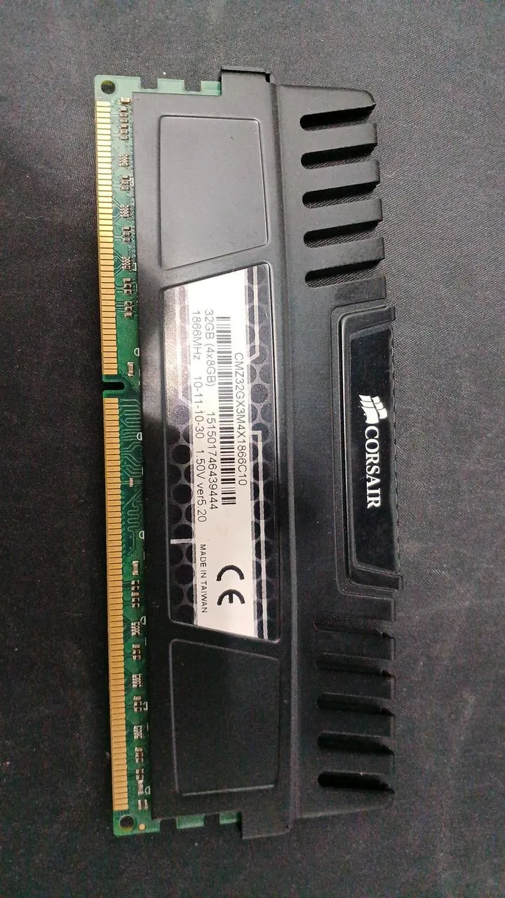 Mémoire CORSAIR DDR3 32 Go (8 x 4) CMZ32GX3M4X1866C10