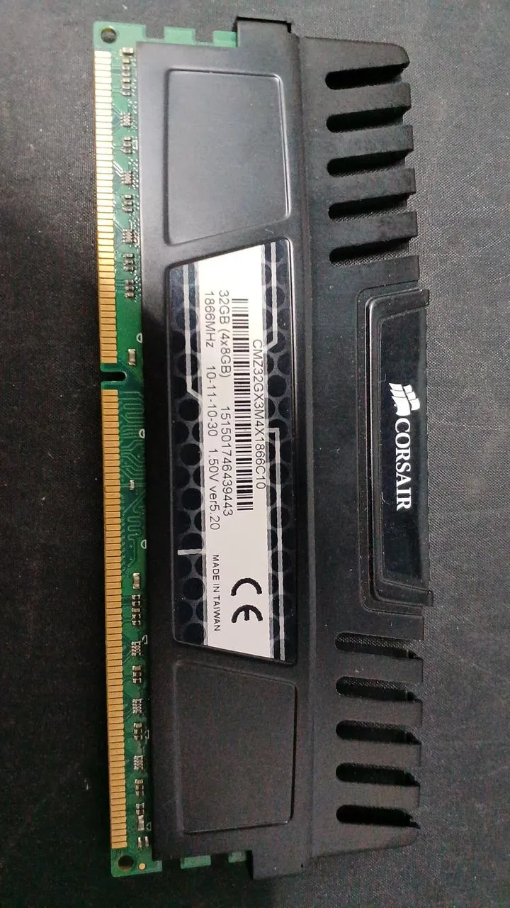 Mémoire CORSAIR DDR3 32 Go (8 x 4) CMZ32GX3M4X1866C10
