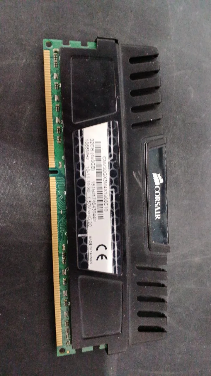 Mémoire CORSAIR DDR3 32 Go (8 x 4) CMZ32GX3M4X1866C10