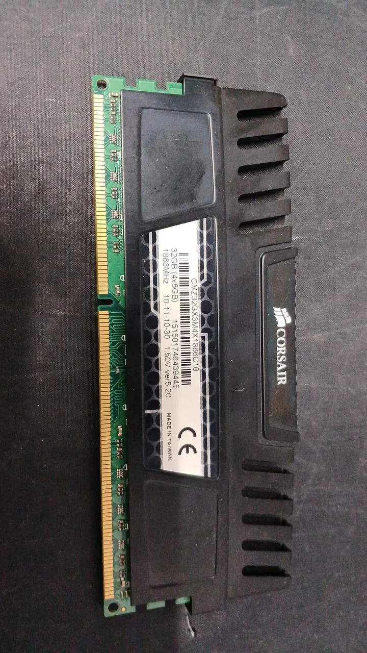Mémoire CORSAIR DDR3 32 Go (8 x 4) CMZ32GX3M4X1866C10