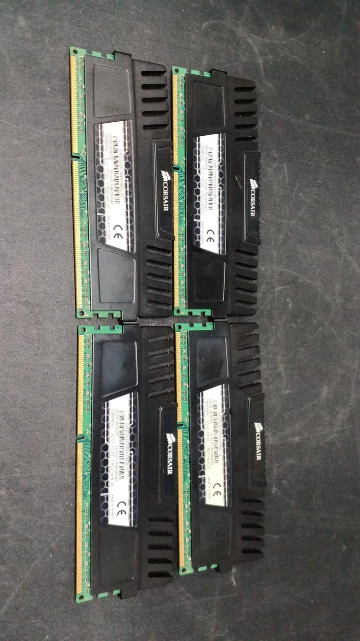 Mémoire CORSAIR DDR3 32 Go (8 x 4) CMZ32GX3M4X1866C10