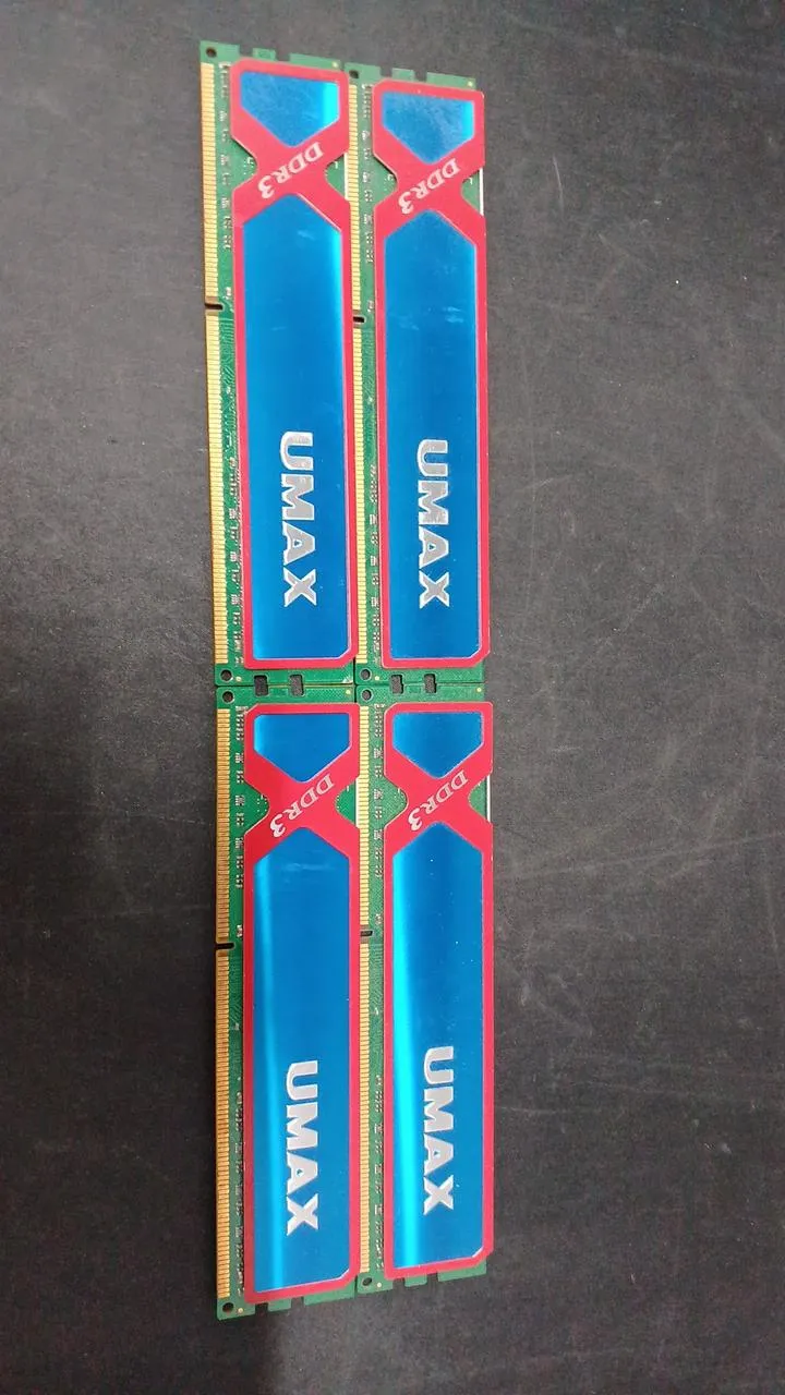 Mémoire UMAX DDR3 16 Go (4 modules de 4 Go) DCDDR3-8GB-1600OC