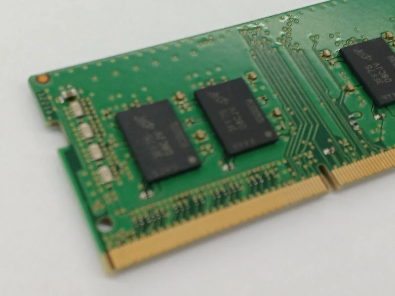 Mémoire pour ordinateur portable MICRON DDR4 16 Go 1 disque MTA8ATF2G64HZ-3G2F1