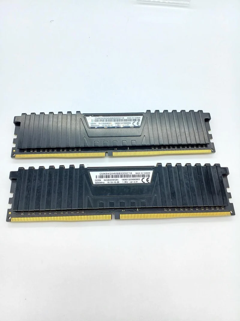 Mémoire CORSAIR CMK64GX4M8B3200C16