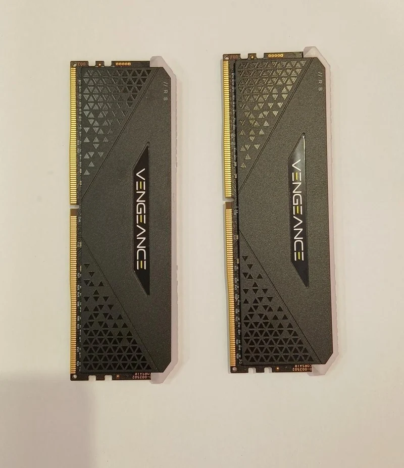 Mémoire CORSAIR DDR4 16 Go × 2 VENGEANCE RGB RS