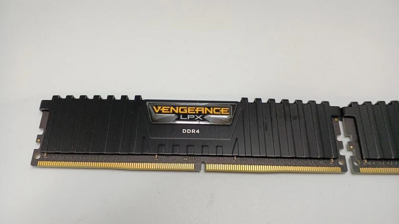 Mémoire CORSAIR CMK32GX4M2C3200C18