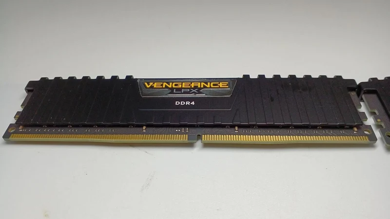 Mémoire CORSAIR CMK32GX4M2C3200C18