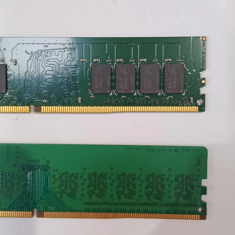 [À DÉCHETER] 2 barrettes de mémoire Crucial DDR4-2400 MHz 8 Go CT8G4DFD824A M16FE