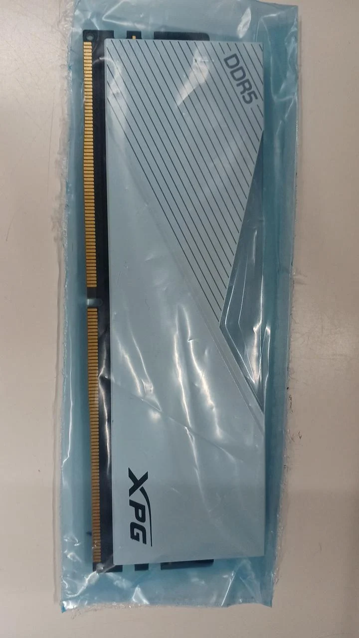 Mémoire XPG pour PC de bureau AX5U5600C3616G-DCLARWH-DP