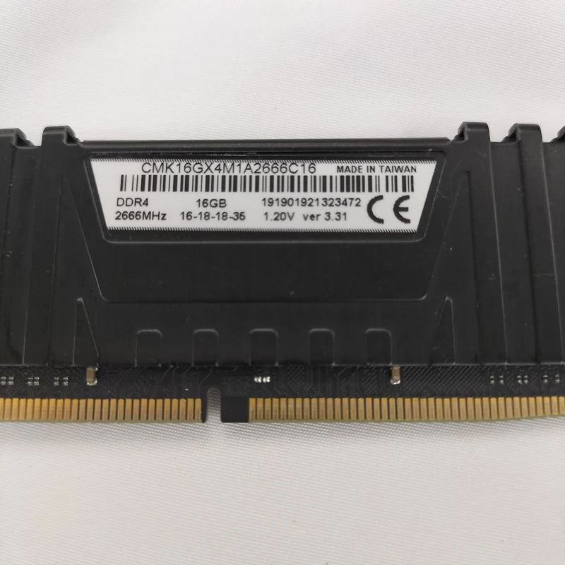 Mémoire pour PC de bureau CORSAIR PC4-21333 16 Go
