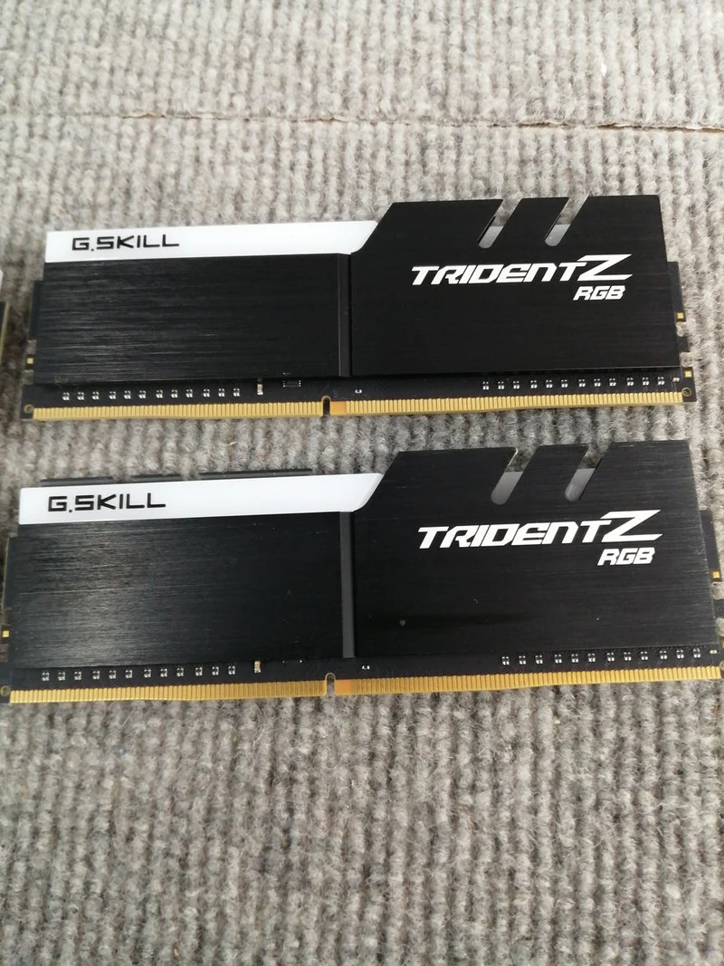 Mémoire PC G.SKILL F4-3200C16D 16 Go TZR
