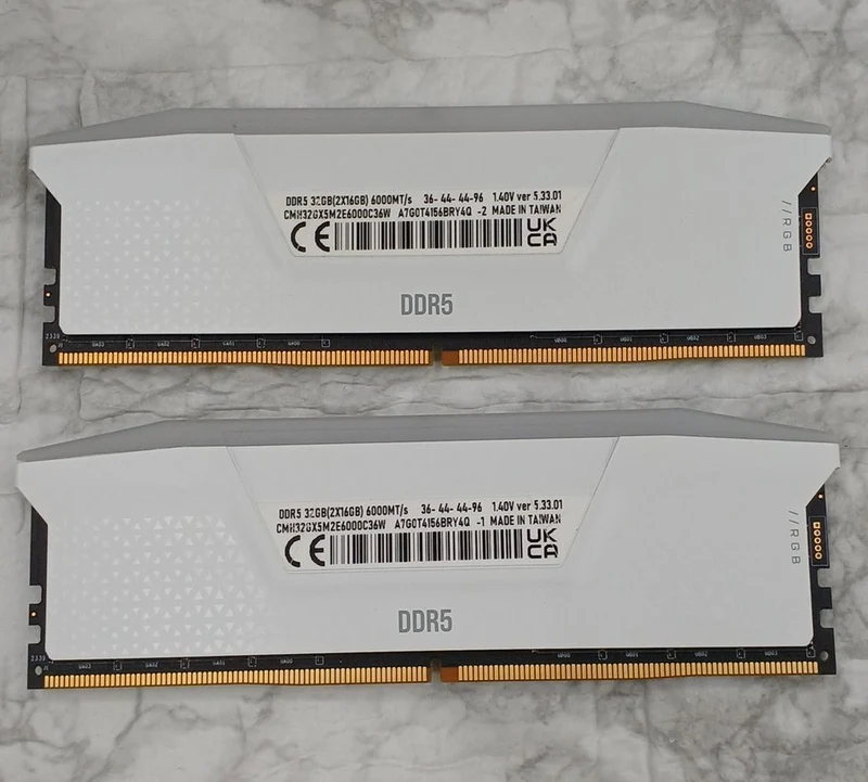 Mémoire CORSAIR CMH32GX5M2B6200C36W