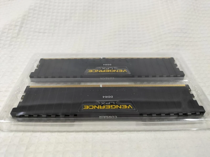 VENGEANCE DDR4 8 Go x 2 CMK16GX4M2A2666C16