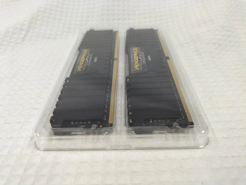 VENGEANCE DDR4 8 Go x 2 CMK16GX4M2A2666C16