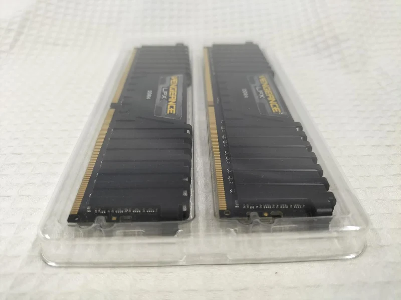 VENGEANCE DDR4 8 Go x 2 CMK16GX4M2A2666C16
