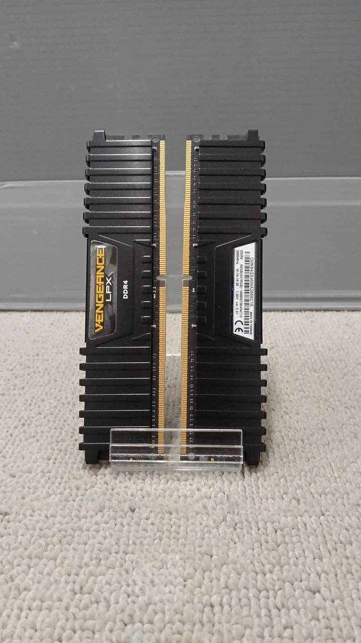 Mémoire CORSAIR CMK64GX4M4A2666C16