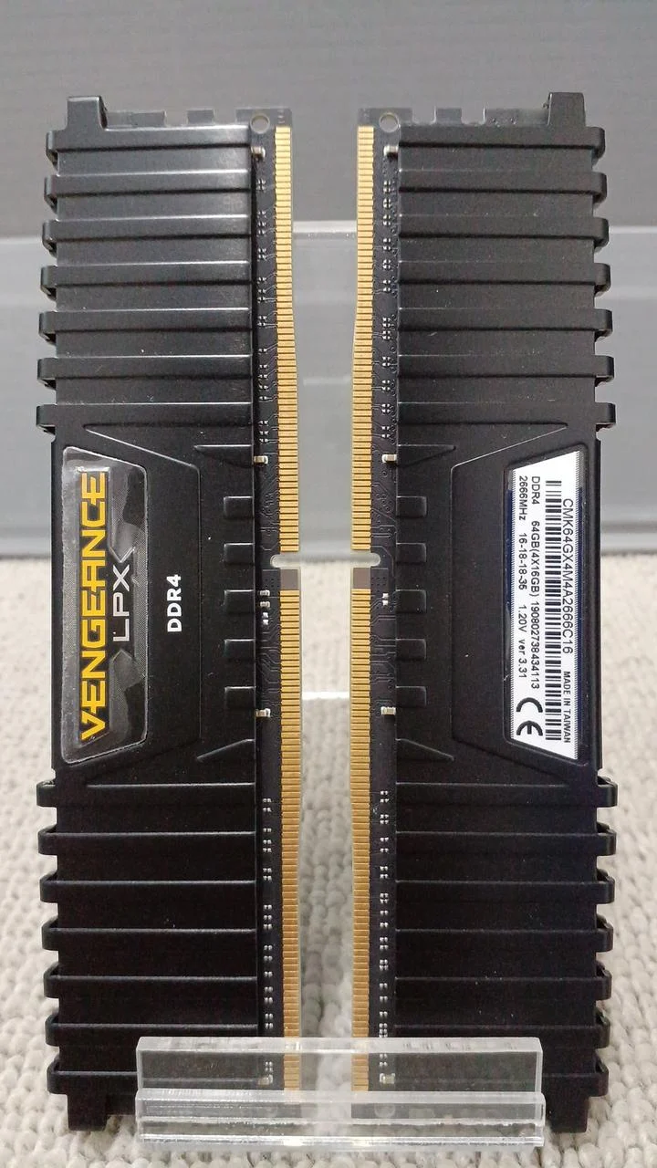 Mémoire CORSAIR CMK64GX4M4A2666C16