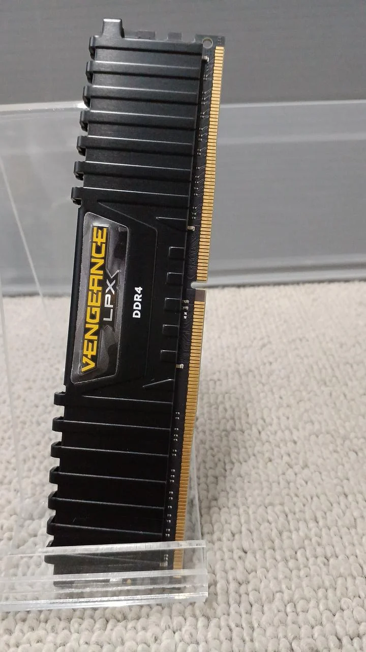 Mémoire CORSAIR CMK64GX4M4A2666C16
