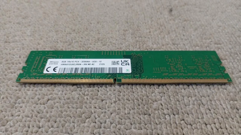 Mémoire SKYYNIX HMAA1GU6CJR6N-XN sans secteur