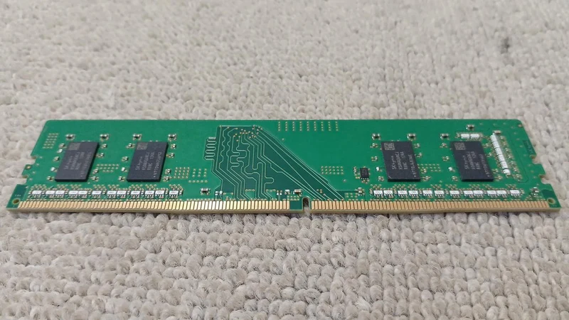 Mémoire SKYYNIX HMAA1GU6CJR6N-XN sans secteur