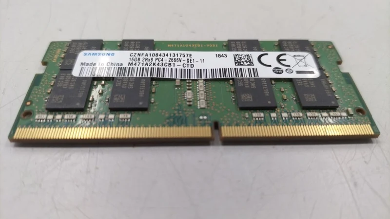Mémoire pour ordinateur portable SAMSUNG DDR4 16 Go M471A2K43CB1-CTD