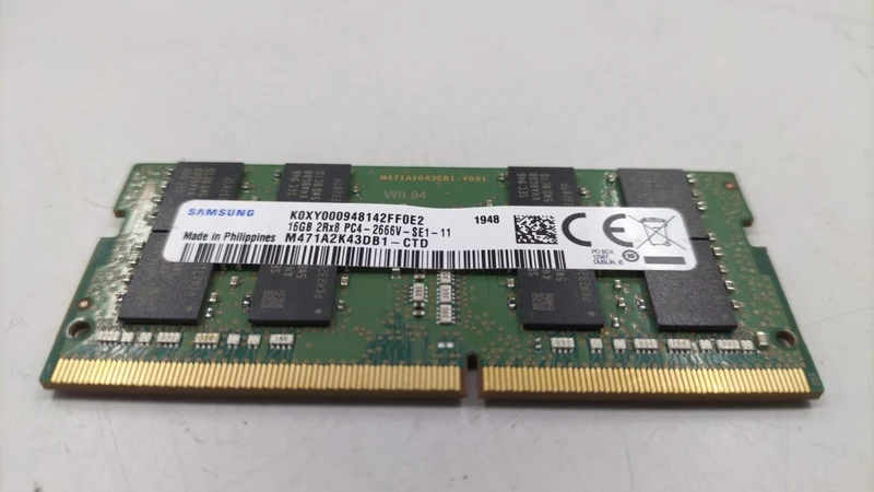 Mémoire pour ordinateur portable SAMSUNG DDR4 16 Go M471A2K43DB1-CTD