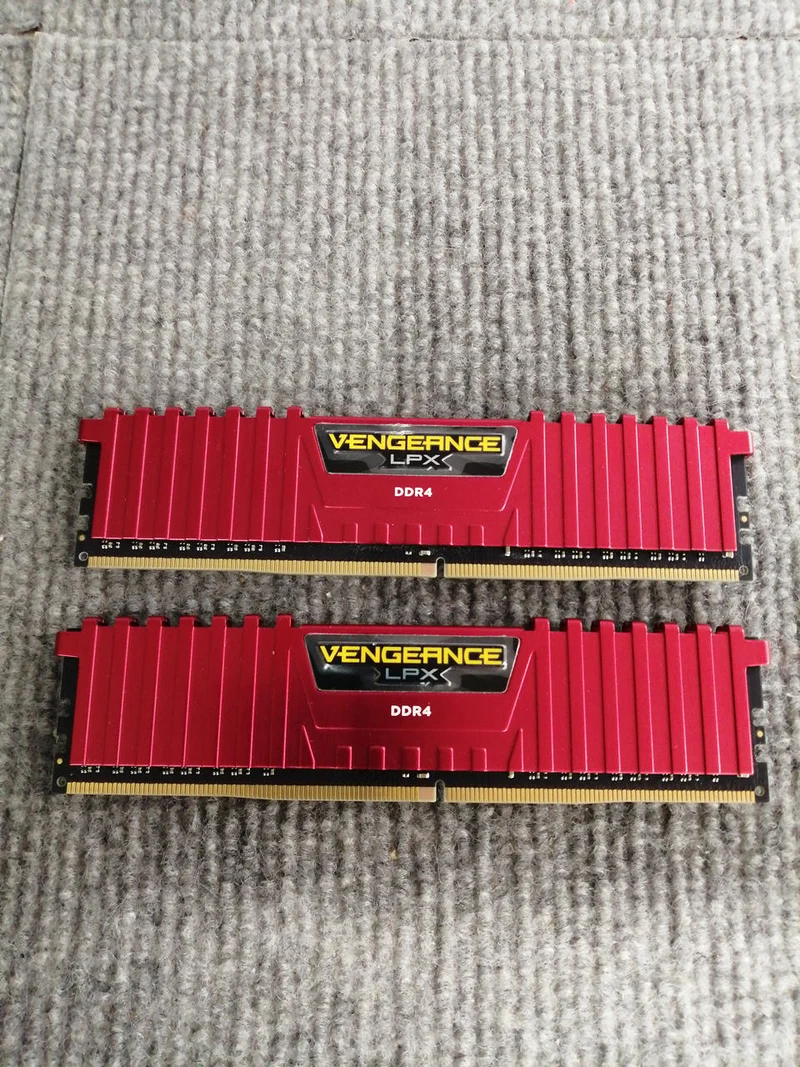 Mémoire PC CORSAIR CMK16GX4M2A2666C16R