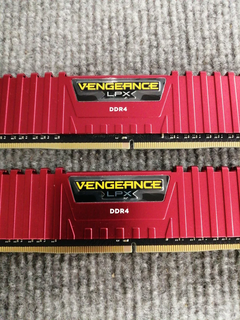 Mémoire PC CORSAIR CMK16GX4M2A2666C16R