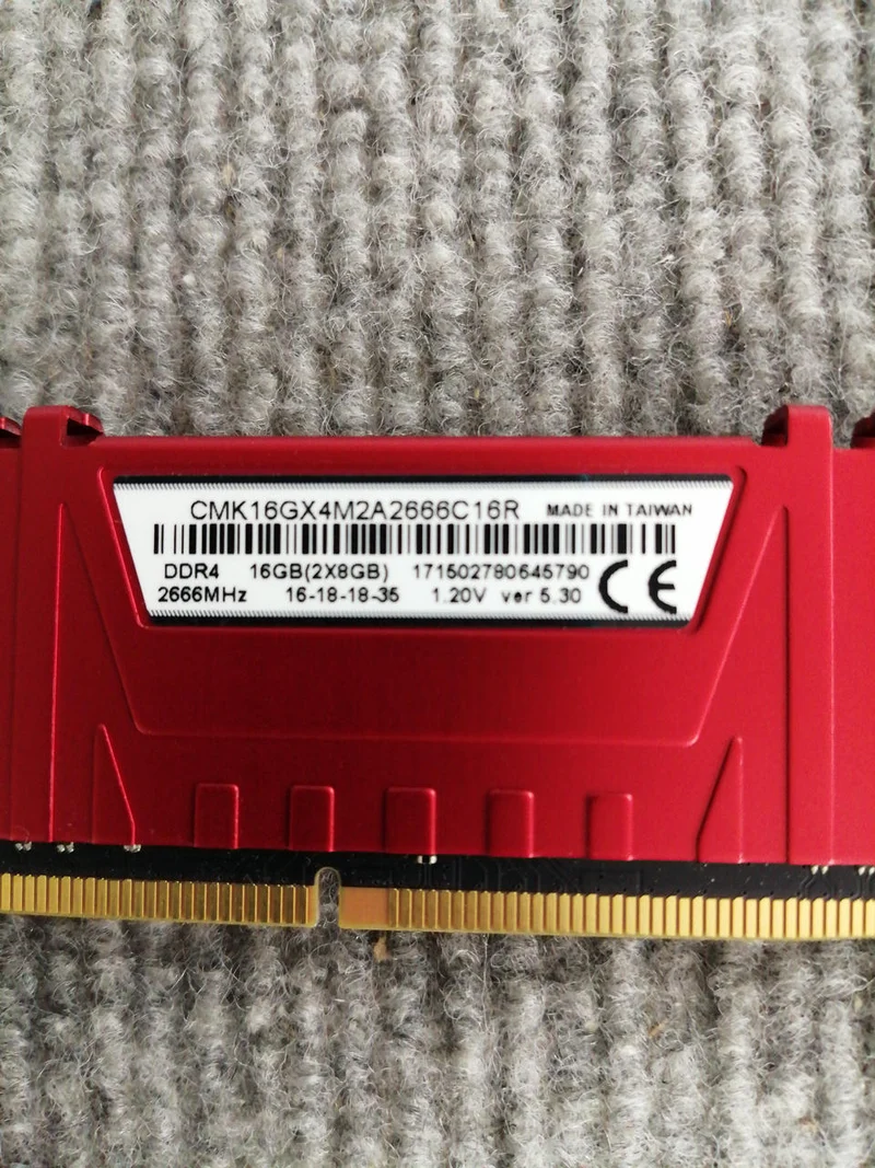 Mémoire PC CORSAIR CMK16GX4M2A2666C16R