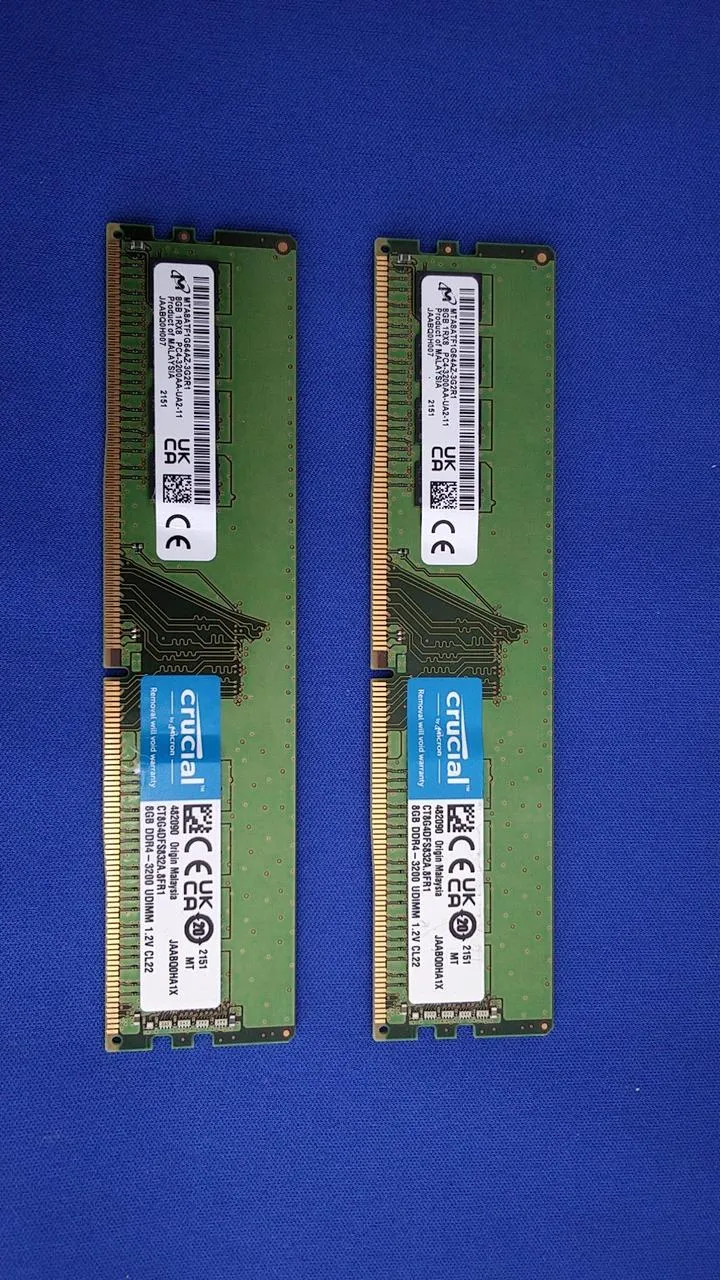 [À DÉCHETER] Carte mémoire CRUCIAL DDR4 CT8G4DF832A.5FR1