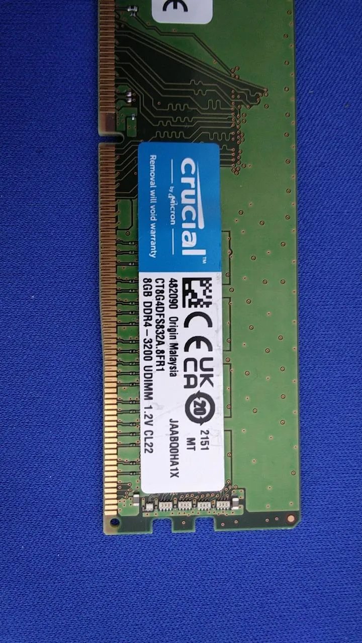 [À DÉCHETER] Carte mémoire CRUCIAL DDR4 CT8G4DF832A.5FR1