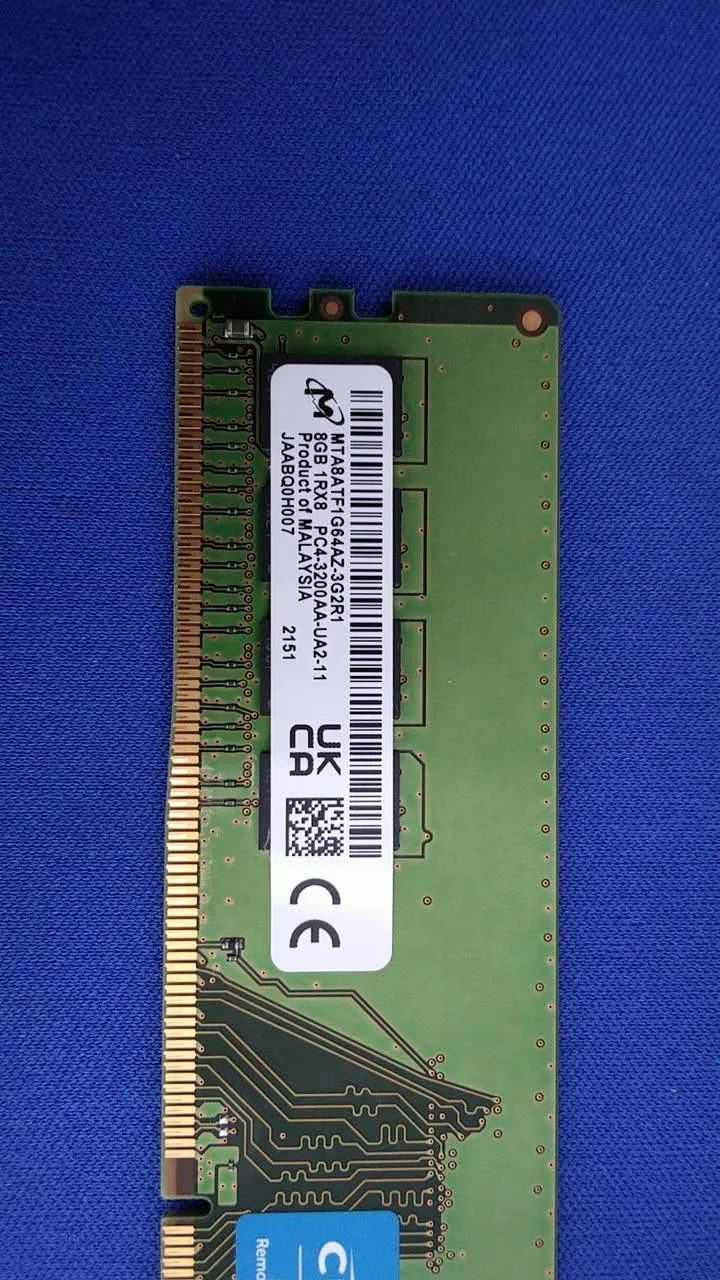 [À DÉCHETER] Carte mémoire CRUCIAL DDR4 CT8G4DF832A.5FR1