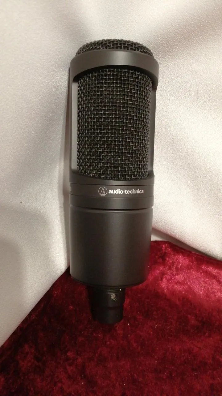 Microphone à condensateur AUDIO TECHNICA AT2020