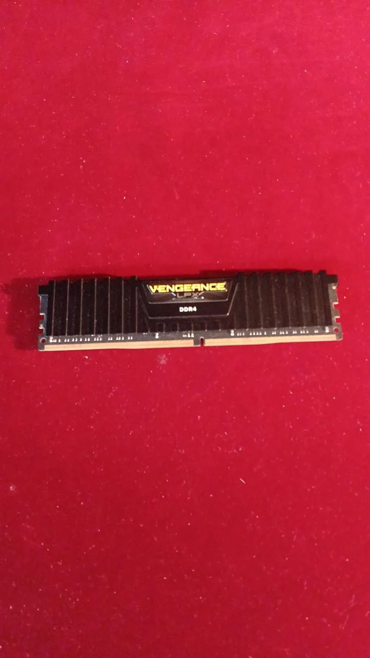 Mémoire VENGEANCE : 16 Go CMK32GX4M2A2666C16