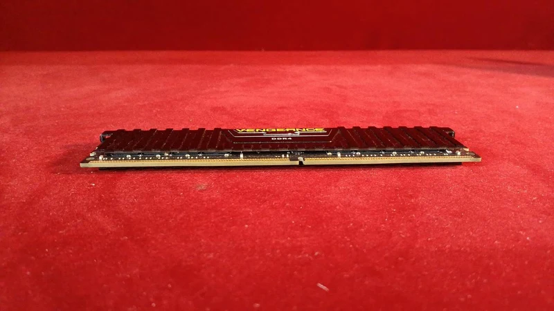 Mémoire VENGEANCE : 16 Go CMK32GX4M2A2666C16