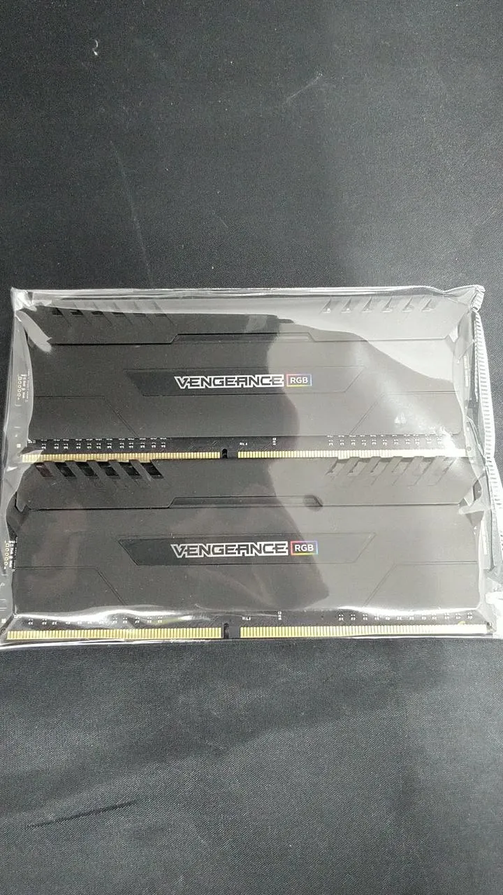 Mémoire PC CORSAIR VENGEANCE DDR4-3000 (16 Go x 8 Go) CMR16GX4M2C3000C16