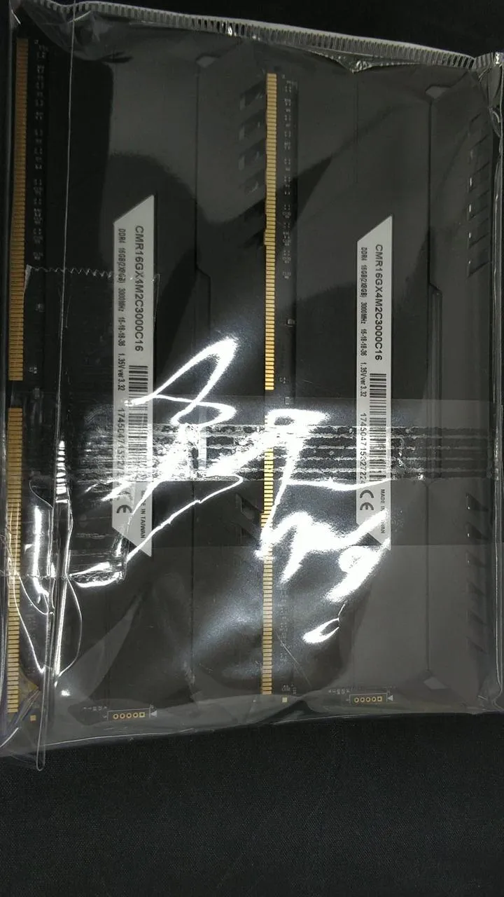 Mémoire PC CORSAIR VENGEANCE DDR4-3000 (16 Go x 8 Go) CMR16GX4M2C3000C16