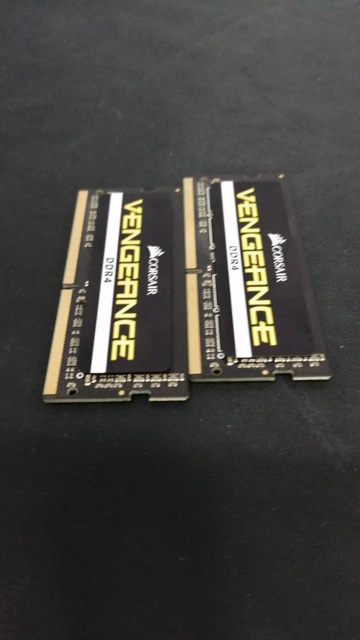 Mémoire VENGEANCE DDR4 16 Go (2 x 8 Go) CMSX16GX4M2A2400C16