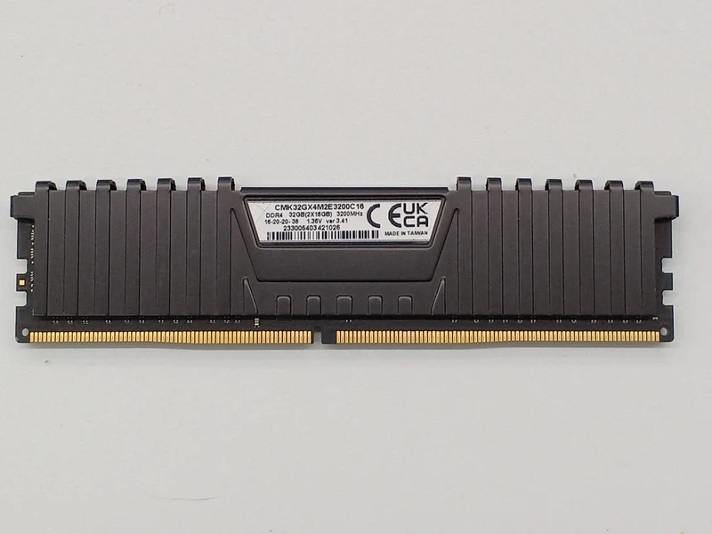 Mémoire CORSAIR DDR4 CMK32GX4M2E3200C16