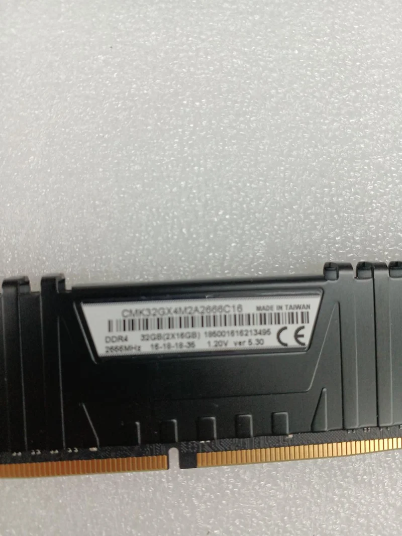 Mémoire CORSAIR [16 Go x 2] DDR4 CMK32GX4M2A2666C16