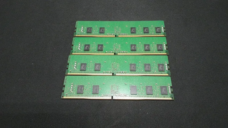 [À DÉCHETER] 4 cartes mémoire SK HYNIX ECC 8 Go PC4-2666V-RD1-11