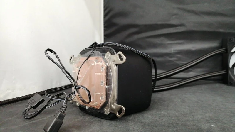 Refroidisseur à eau DEEPCOOL LE240 V2