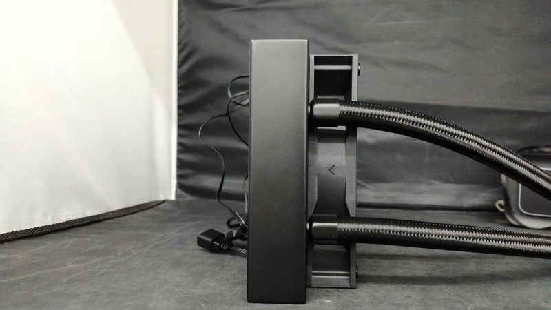 Refroidisseur à eau DEEPCOOL LE240 V2
